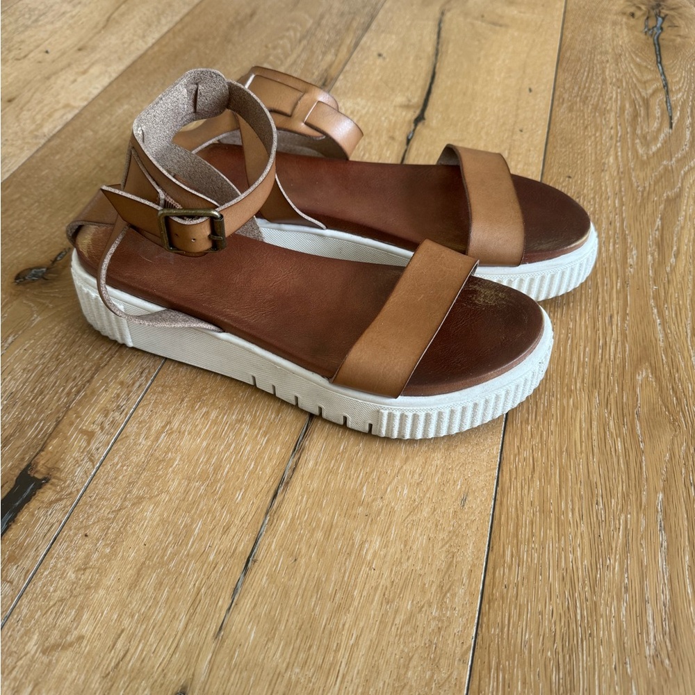 MIA Lunna wedge sandal.